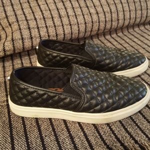 Steve Madden girls slip on sneakers